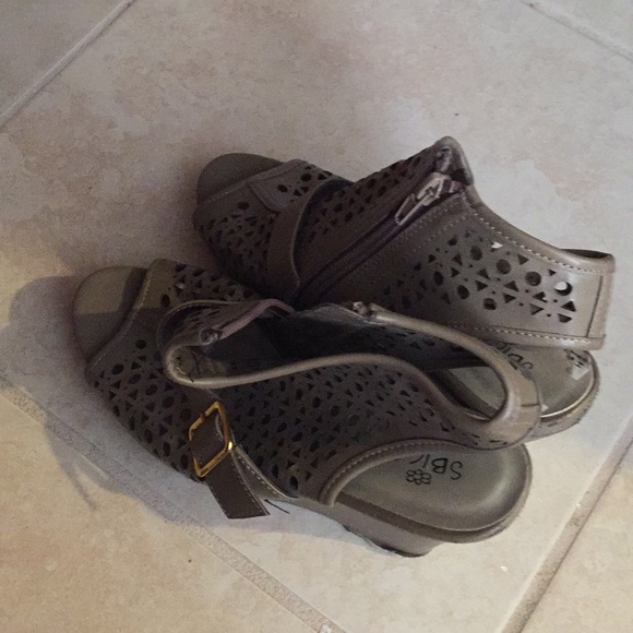 Shoes - Picture 3 of 5